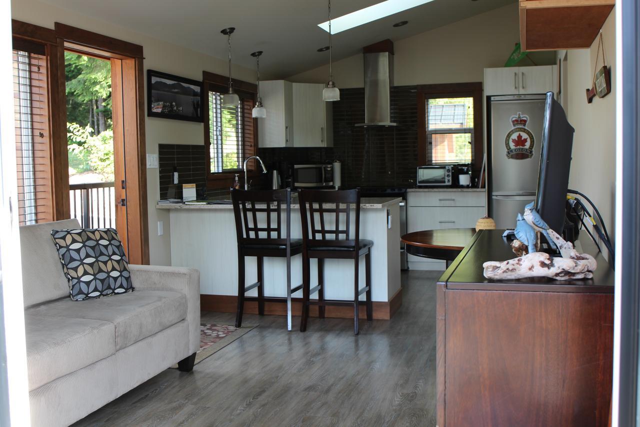 Tilby'S Rainbow Cottage Port Renfrew Ngoại thất bức ảnh